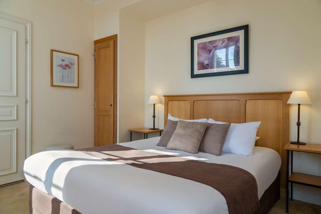 Hotel Saint-Laurent, The Originals Relais Montfort-lʼAmaury Cameră foto
