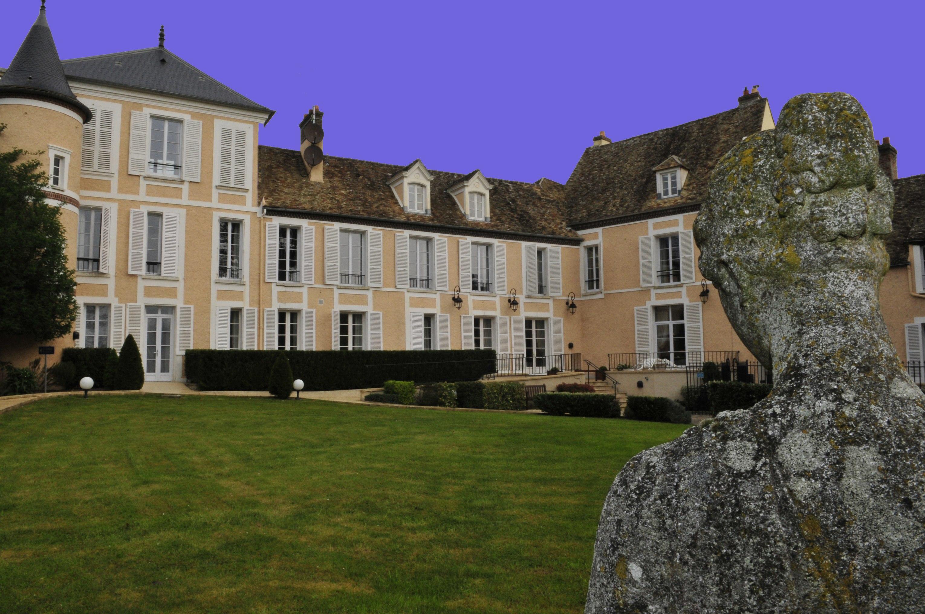 Hotel Saint-Laurent, The Originals Relais Montfort-lʼAmaury Exterior foto