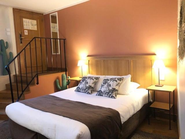 Hotel Saint-Laurent, The Originals Relais Montfort-lʼAmaury Exterior foto