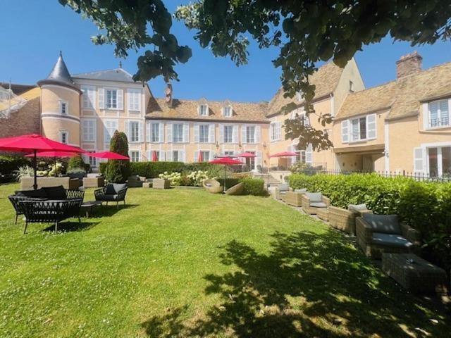 Hotel Saint-Laurent, The Originals Relais Montfort-lʼAmaury Exterior foto